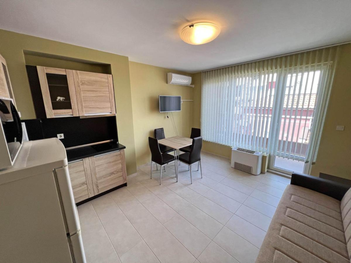 Valemar Apartments Pomorie Bagian luar foto