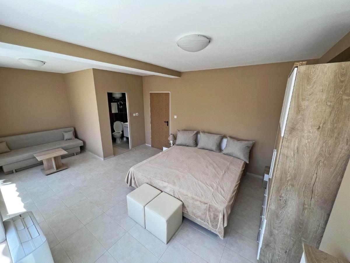 Valemar Apartments Pomorie Bagian luar foto