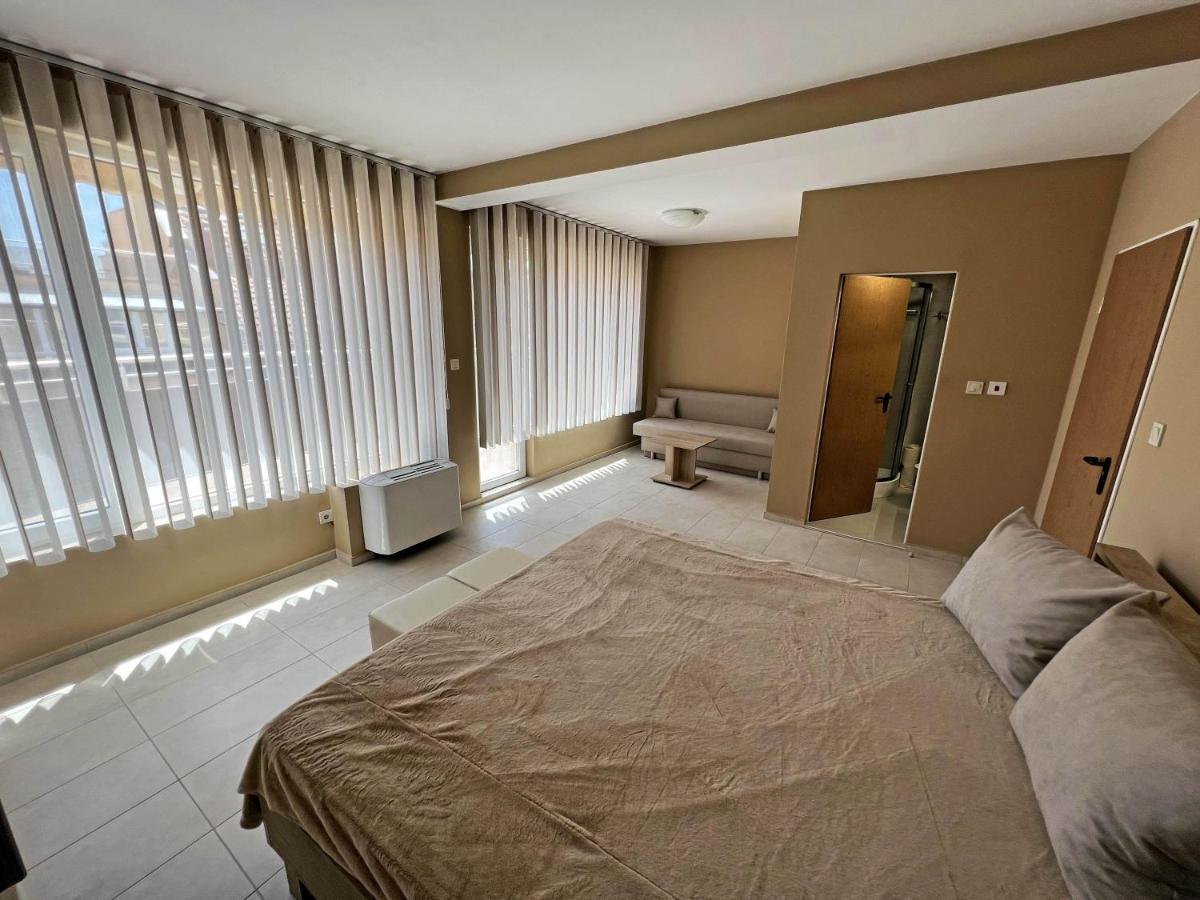 Valemar Apartments Pomorie Bagian luar foto