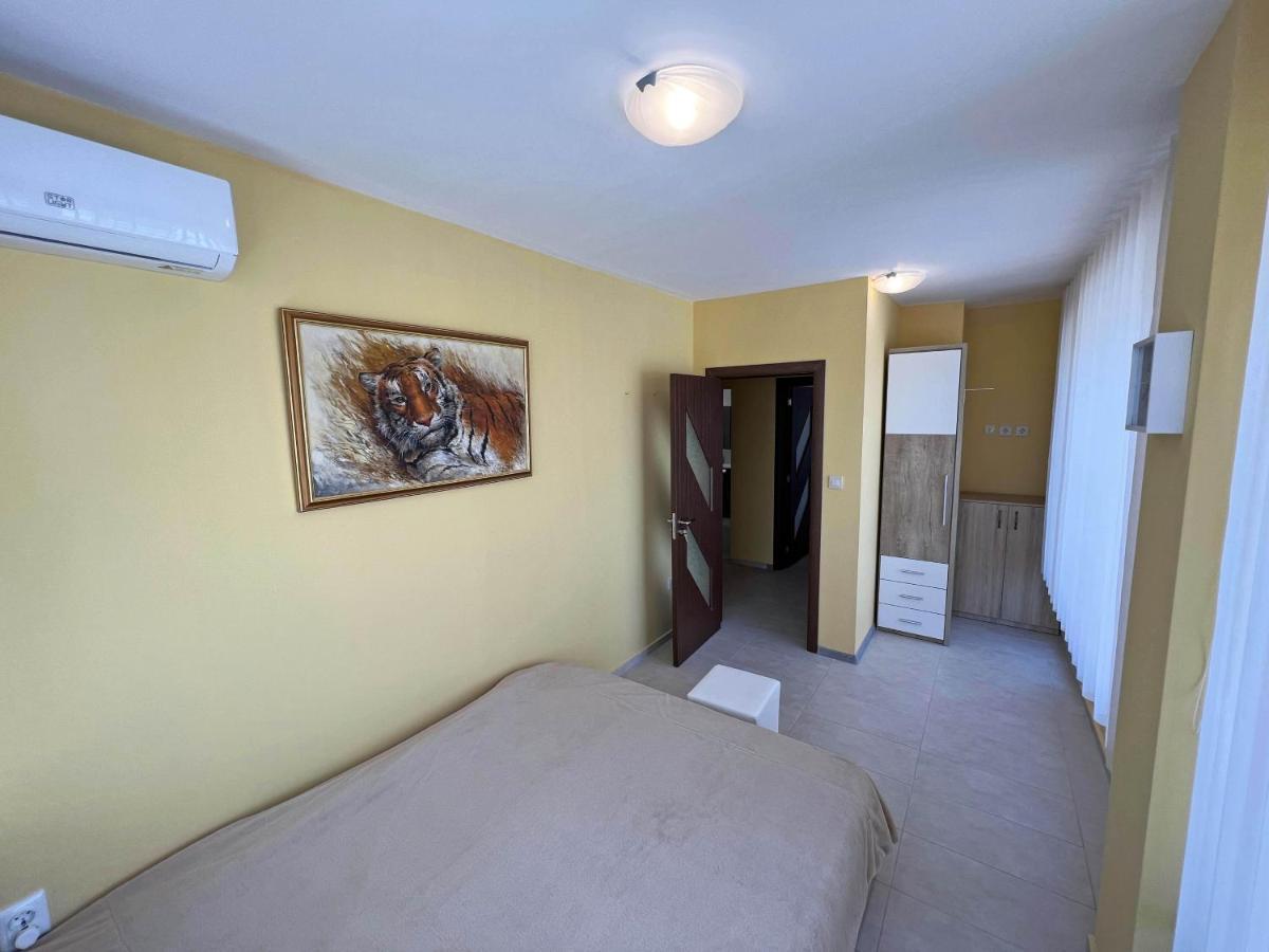 Valemar Apartments Pomorie Bagian luar foto
