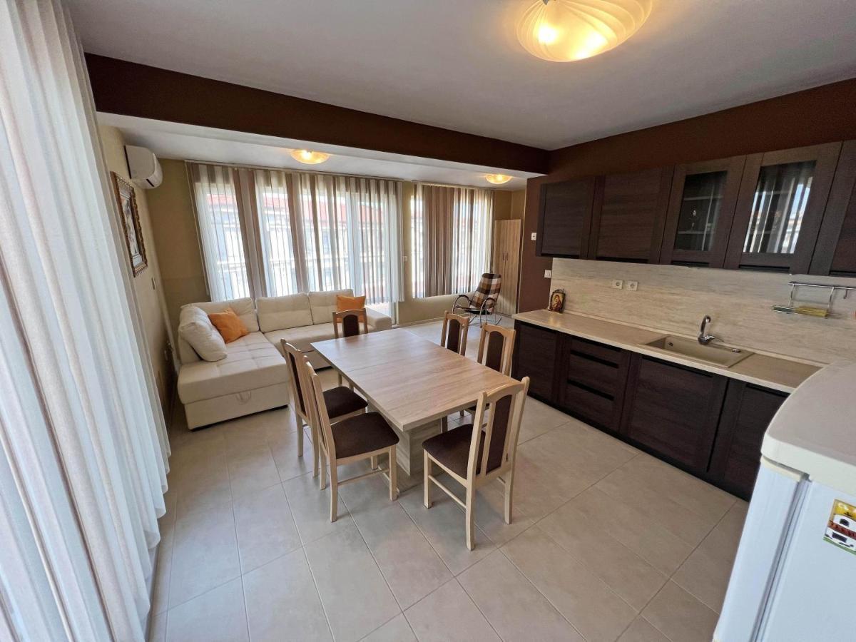 Valemar Apartments Pomorie Bagian luar foto