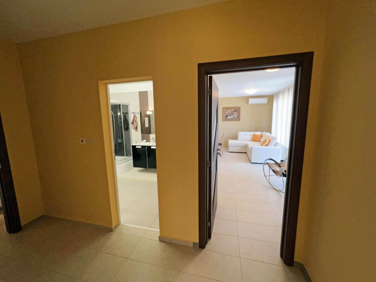 Valemar Apartments Pomorie Bagian luar foto