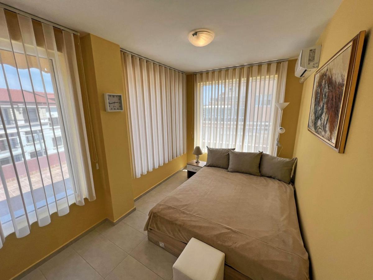 Valemar Apartments Pomorie Bagian luar foto