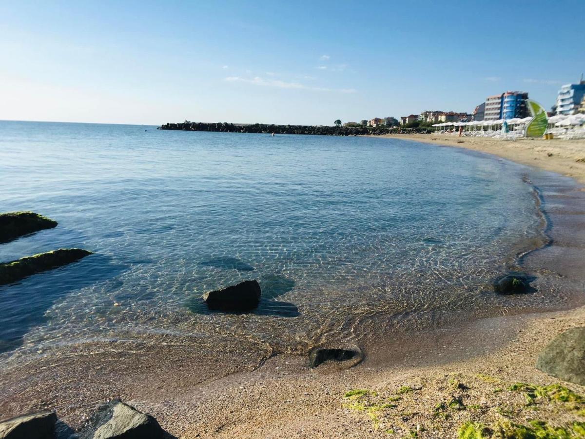 Valemar Apartments Pomorie Bagian luar foto