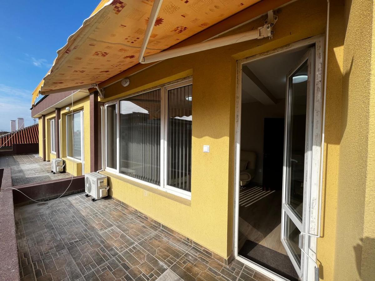 Valemar Apartments Pomorie Bagian luar foto
