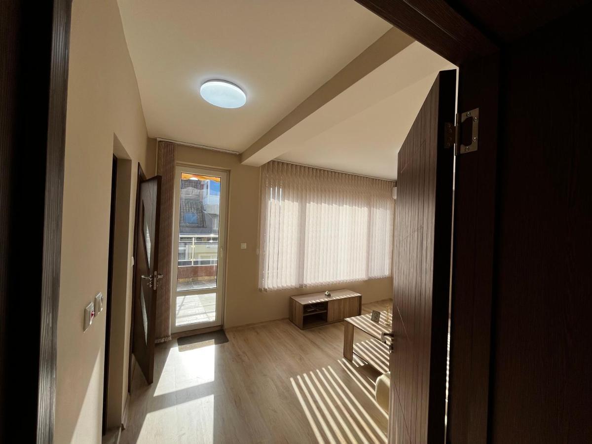 Valemar Apartments Pomorie Bagian luar foto